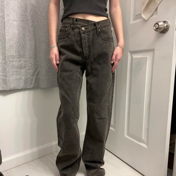 Princess Polly Crossover Wide Leg
Baggy Black Jeans - Picture 4 of 7